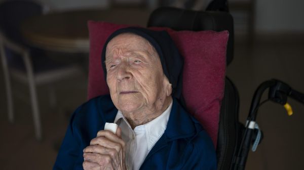 Sister Andre poses for a portrait at the Sainte Catherine Laboure care home in Toulon, southern France, Wednesday, April 27, 2022. With the death of Kane Tanaka at age 119, the world's oldest human is now Lucile Randon, a French nun known as Sister Andre, aged 118, according to the The Gerontology Research Group. - Sputnik International