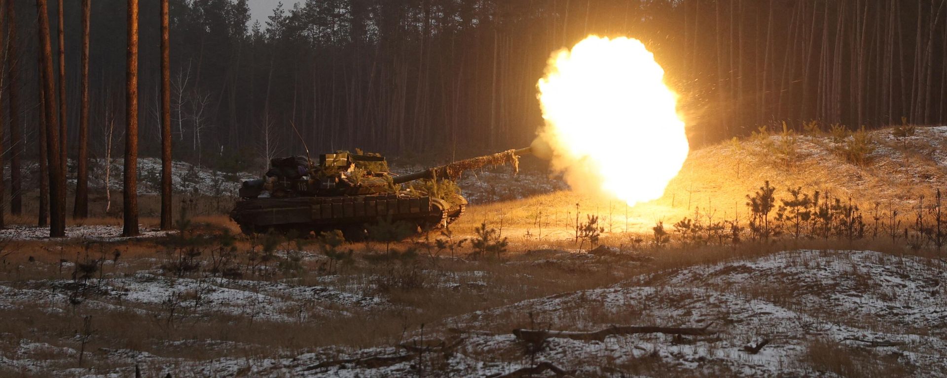A Ukrainian tank fires at Russian positions near Kreminna, Lugansk region, on January 12, 2023 A Ukrainian tank fires at Russian positions near Kreminna, Lugansk region, on January 12, 2023 - Sputnik International, 1920, 14.02.2023