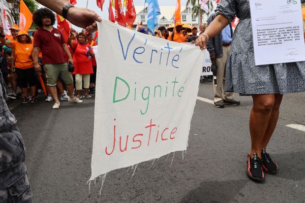 Demonstrators march with a placard ' Truth, Dignity and Justice' during a rally in Saint-Denis de la Reunion on the French Indian island of La Reunion on January 19, 2023, as part of a strike by workers held to protest the French governments proposed pension reform to raise the legal retirement age from 62 to 64. - Sputnik International