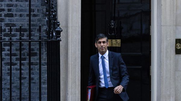 Britain's Prime Minister Rishi Sunak leaves 10 Downing Street in central London on January 18, 2023. - Sputnik International