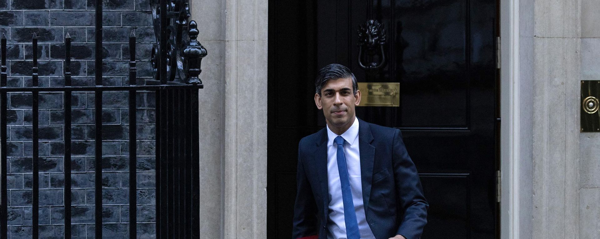 Britain's Prime Minister Rishi Sunak leaves 10 Downing Street in central London on January 18, 2023. Britain's Prime Minister Rishi Sunak leaves 10 Downing Street in central London on January 18, 2023. - Sputnik International, 1920, 20.01.2023