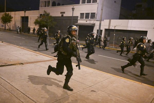 Riot police clash with demonstrators during a protest against the government of President Dina Boluarte in Lima on January 19, 2023.  - Sputnik International