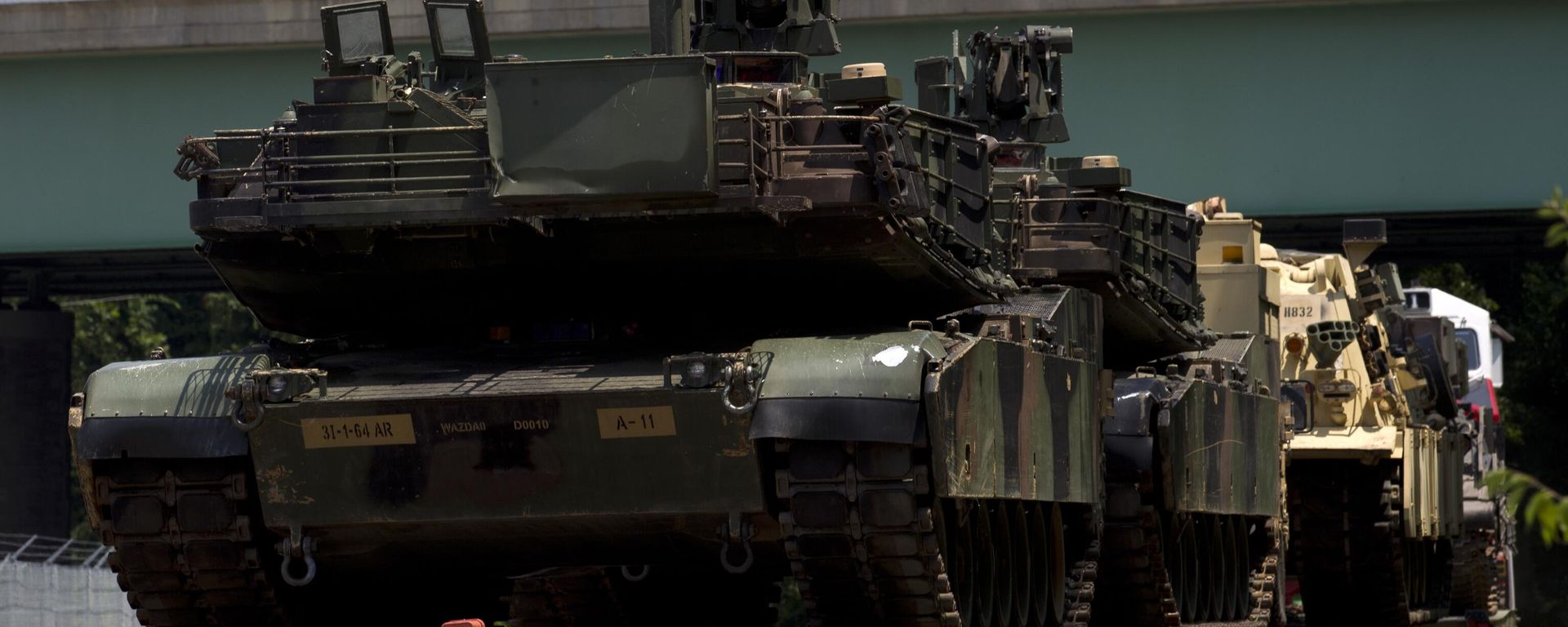 Abrams tanks are seen on a flat car in a rail yard, Tuesday, July 2, 2019, in Washington. Abrams tanks are seen on a flat car in a rail yard, Tuesday, July 2, 2019, in Washington. - Sputnik International, 1920, 27.09.2023