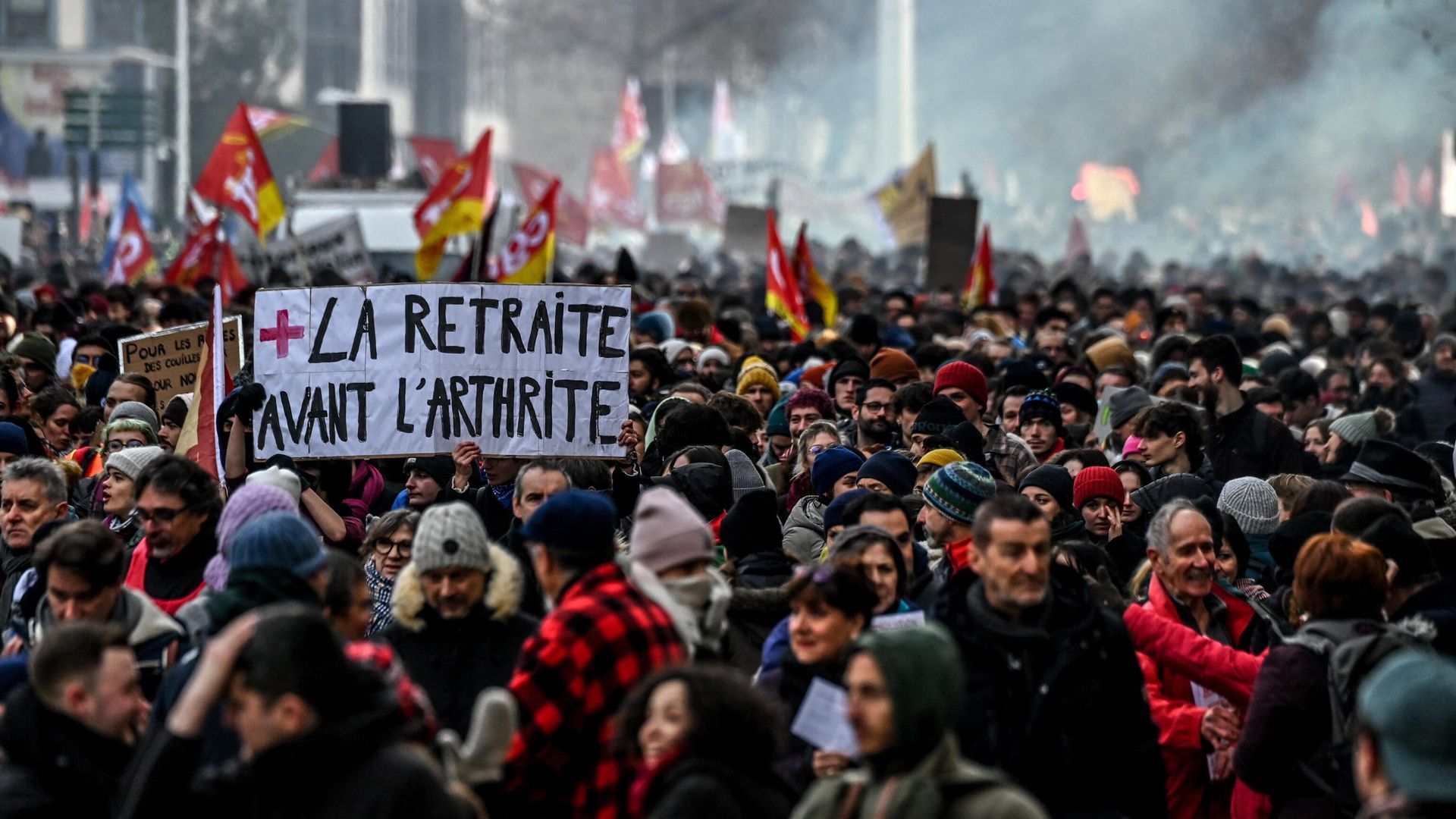 A protestor holds a placard which reads as 'retirement before arthritis' during a rally in Lyon, on January 19, 2023. A protestor holds a placard which reads as 'retirement before arthritis' during a rally in Lyon, on January 19, 2023. - Sputnik International, 1920, 21.01.2023