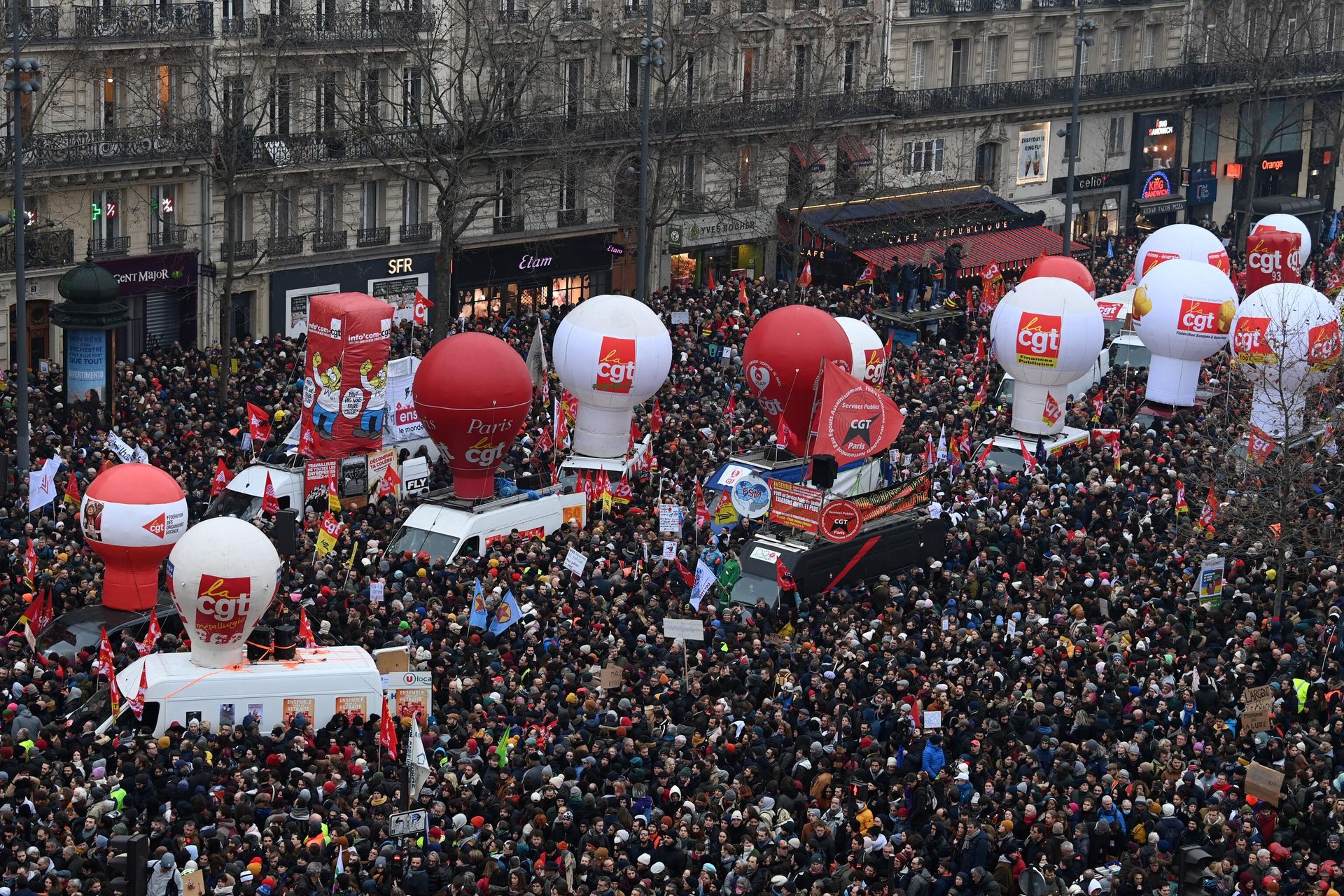 Demonstrators gather at Place de la Republique during a rally called by French trade unions in Paris on January 19, 2023. Demonstrators gather at Place de la Republique during a rally called by French trade unions in Paris on January 19, 2023. - Sputnik International, 1920, 21.01.2023