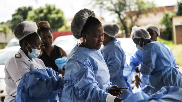 Health workers prepare to see patients suffering with cholera at Bwaila Hospital in Lilongwe central Malawi Wednesday, Jan. 11, 2023.  - Sputnik International