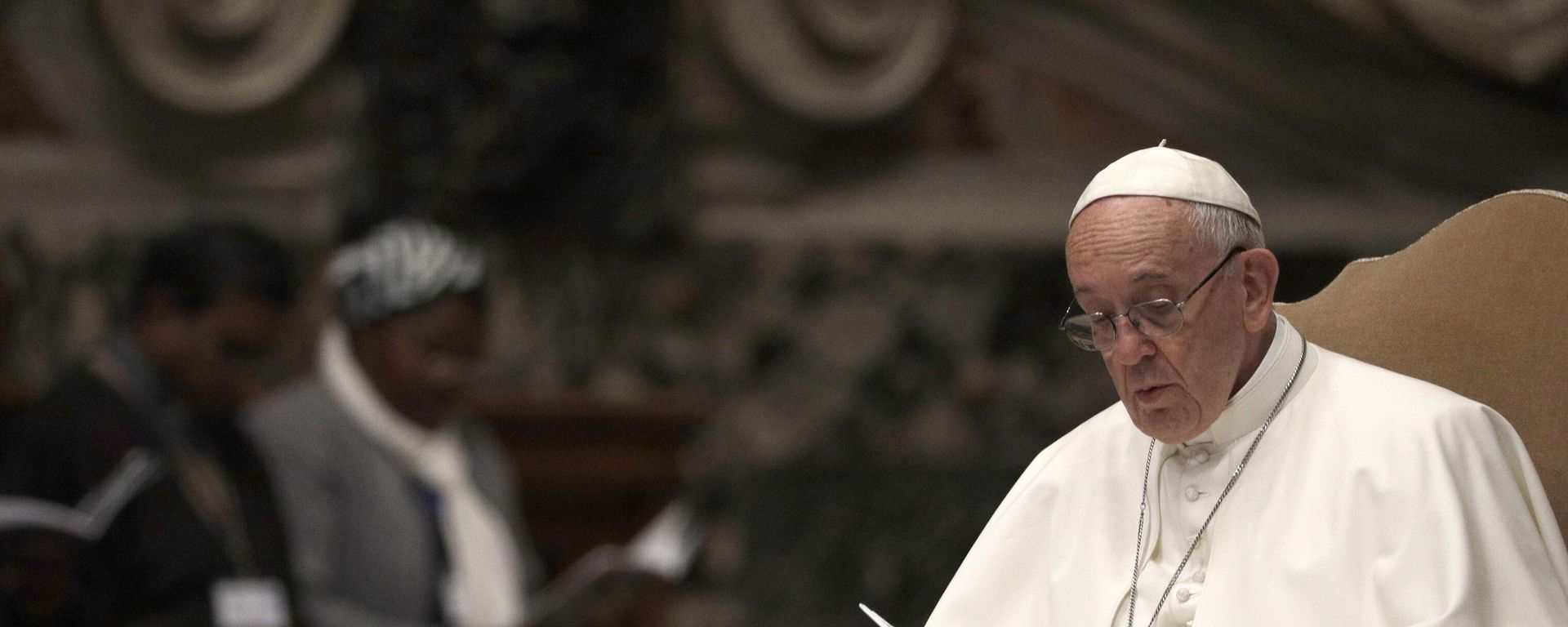 Pope Francis celebrates a prayer for peace in South Sudan and the Democratic Republic of Congo, inside St. Peter's Basilica, at the Vatican, Thursday, Nov. 23, 2017. Pope Francis celebrates a prayer for peace in South Sudan and the Democratic Republic of Congo, inside St. Peter's Basilica, at the Vatican, Thursday, Nov. 23, 2017. - Sputnik International, 1920, 22.01.2023