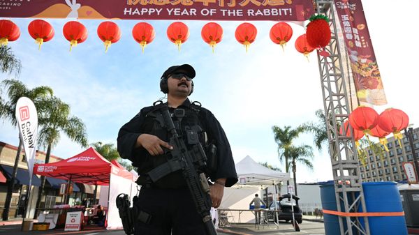 Monterey Park police officers stand at the scene of a mass shooting in Monterey Park, California, on January 22, 2023. - Sputnik International