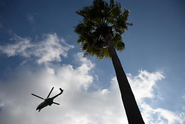 Los Angeles County Sheriff's helicopter departs after authorities broke into a van with a body in the driver's seat in Torrance, California, on 22 January 2023. - Sputnik International