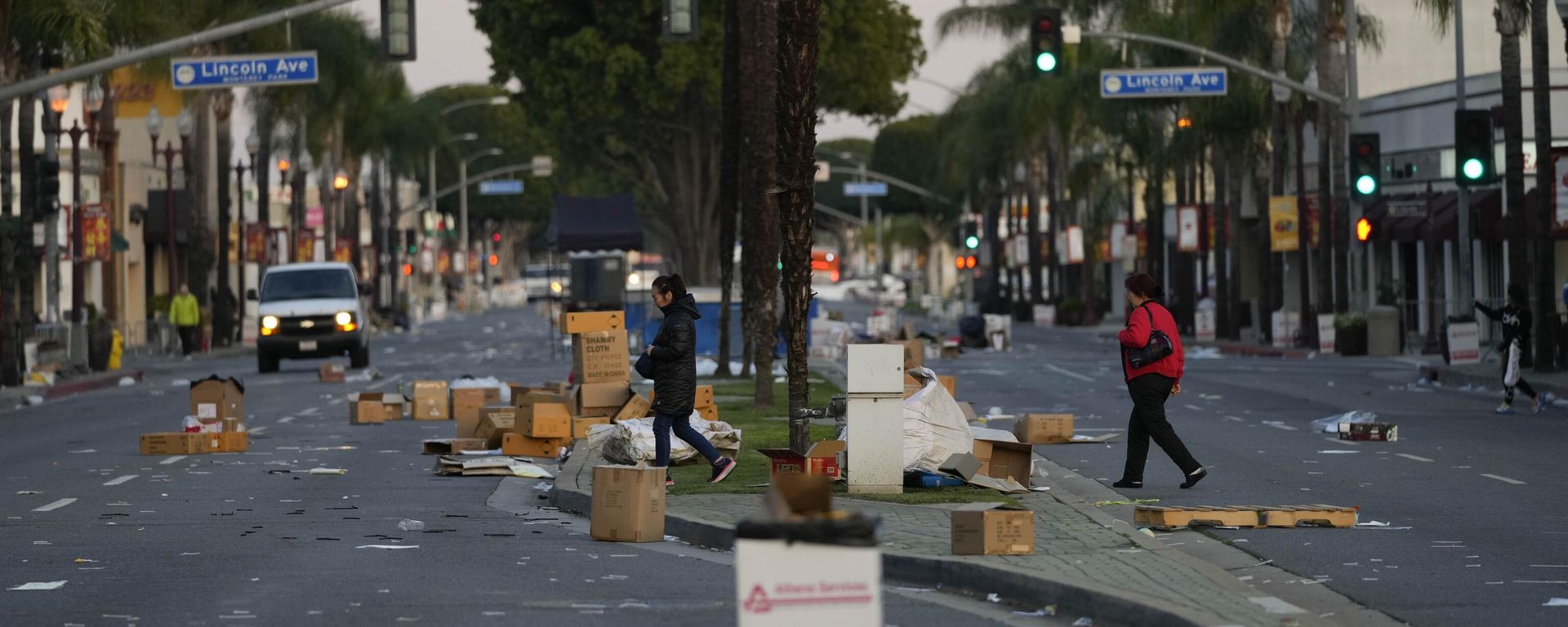 Residents walk across a Lunar New Year festival site after it was canceled due to a mass shooting nearby in Monterey Park, California, Sunday, January 22, 2023. - Sputnik International, 1920, 08.05.2023