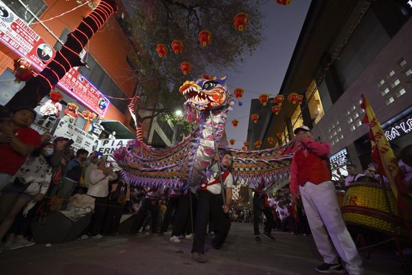 People take part in the festivities for the Lunar New Year in Mexico City's Chinatown on 22 January 2023. - Sputnik International