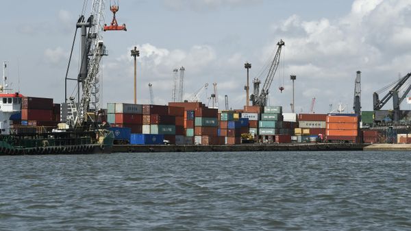 A picture taken on April 8, 2019, shows shipping containers sitting at the Apapa Port Complex in Lagos, Nigeria's economic hub. - Sputnik International