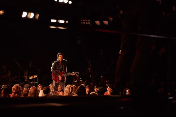 "Elvis" is a biopic about the life of the king of rock-n-roll Elvis Presley through the prism of a difficult relationship with his odious manager, Colonel Tom Parker. The duo worked together for more than 20 years: from the very beginning of Elvis' career to his unprecedented fame. - Sputnik International