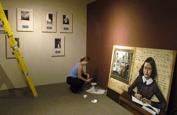 Museum intern Jenna Berger uses paint to prepare the walls for the exhibit "Anne Frank: A Private Photo Album," Tuesday, Aug. 3, 2004, at the Holocaust Museum Houston. Anne Frank's diary was published after the end of World War II. (AP Photo/Pat Sullivan) - Sputnik International