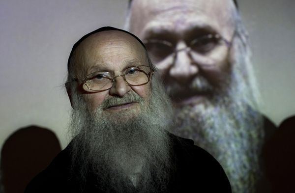 In this January 25, 2012, photo, Holocaust survivor Alex Seidenfeld, 82, is photographed with a projection of himself on a wall at the Misgav Lakashish seniors' club in the orthodox Jewish neighborhood of Mea Shearim in Jerusalem.  - Sputnik International
