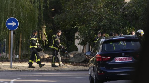 Firefighters walk past a diplomatic car by the Ukrainian embassy in Madrid, Spain, Wednesday, Nov. 30, 2022. Spain's Interior Ministry said police evacuated the Ukrainian embassy in Madrid on Friday after another suspect postal package was detected. - Sputnik International