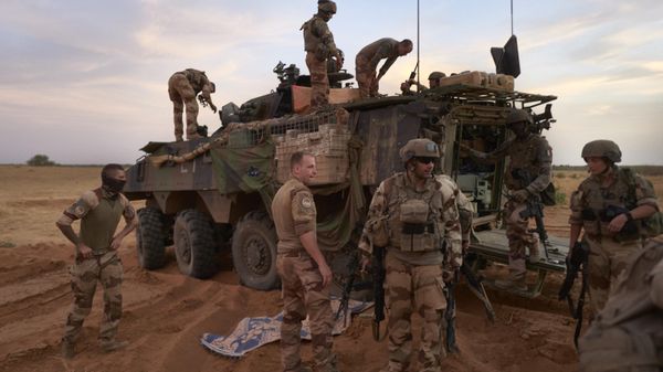 In this file photo taken on November 09, 2019, soldiers of the French Army stand next to an Armoured Personnel Carrier (APC) used to patrol the Soum region, during the Bourgou IV operation in northern Burkina Faso. - France has received a request from junta-ruled Burkina Faso to withdraw its troops from the Sahel country and will do so within a month, the fromeign ministry said January 25, 2023.  - Sputnik International