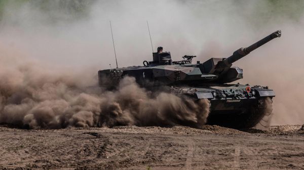 This picture taken on May 19, 2022 shows soldiers on a Polish Leopard tank as troops from Poland, USA, France and Sweden take part in the DEFENDER-Europe 22 military exercise, in Nowogard, Poland - Sputnik International