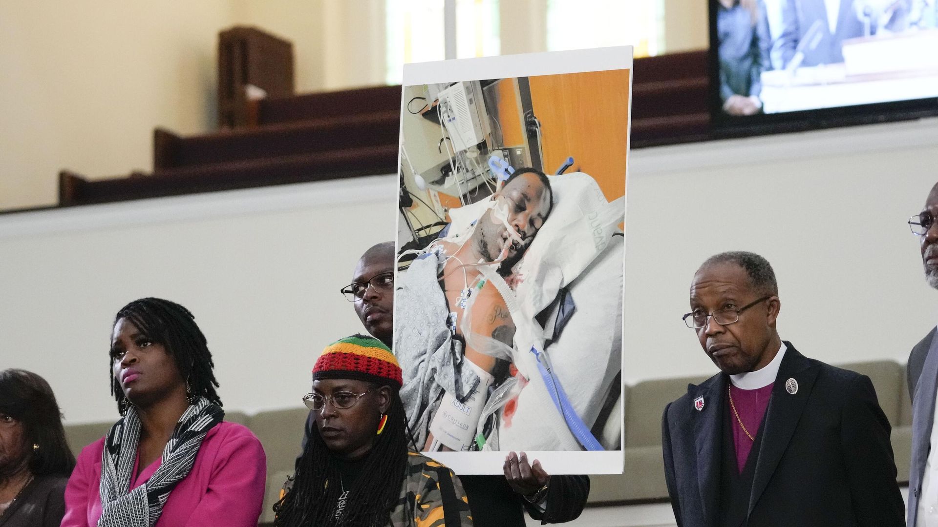 Family members and supporters hold a photograph of Tyre Nichols at a news conference in Memphis Family members and supporters hold a photograph of Tyre Nichols at a news conference in Memphis - Sputnik International, 1920, 29.01.2023