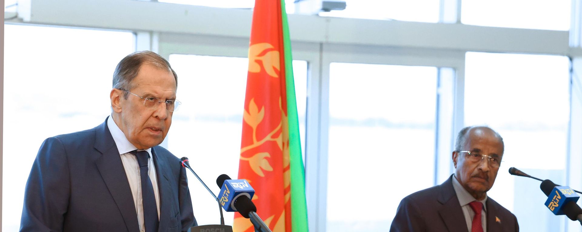 Russian Foreign Minister Sergey Lavrov (left) and Eritrean Foreign Minister Osman Saleh during a joint news conference following their meeting in Massawa, Eritrea, on January 26, 2023. - Sputnik International, 1920, 27.01.2023