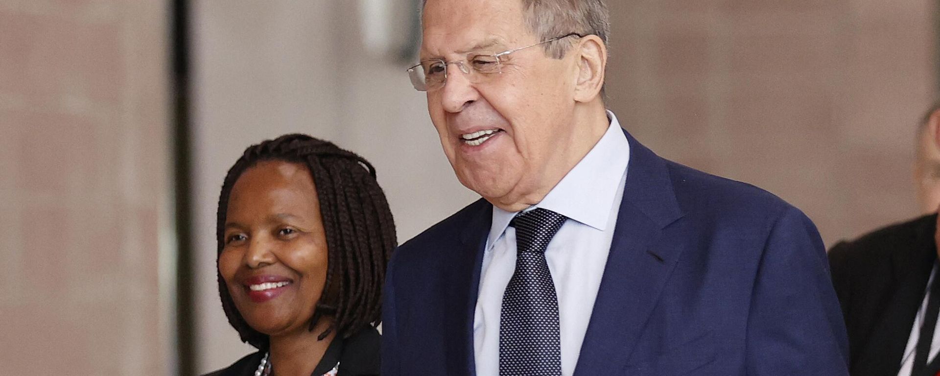 Russian Minister of Foreign Affairs of Sergei Lavrov (R) arrives for a meeting with South African Minister of International Relations and Cooperation Naledi Pandor (not seen) at the OR Tambo Building in Pretoria on January 23, 2023. Russian Minister of Foreign Affairs of Sergei Lavrov (R) arrives for a meeting with South African Minister of International Relations and Cooperation Naledi Pandor (not seen) at the OR Tambo Building in Pretoria on January 23, 2023. - Sputnik International, 1920, 27.01.2023