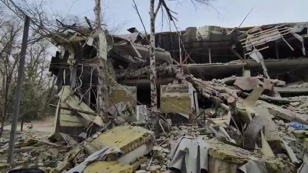 The Ukrainian troops targeted a hospital in Novoaydar in the Lugansk People's Republic (LPR) using the US-made multiple rocket launcher system HIMARS, the Russian Defense Ministry said on Saturday.  - Sputnik International