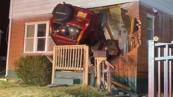 A Honda CR-V that crashed into a home in the Washington, DC, suburb of Chillum, Maryland, on January 29, 2023. - Sputnik International