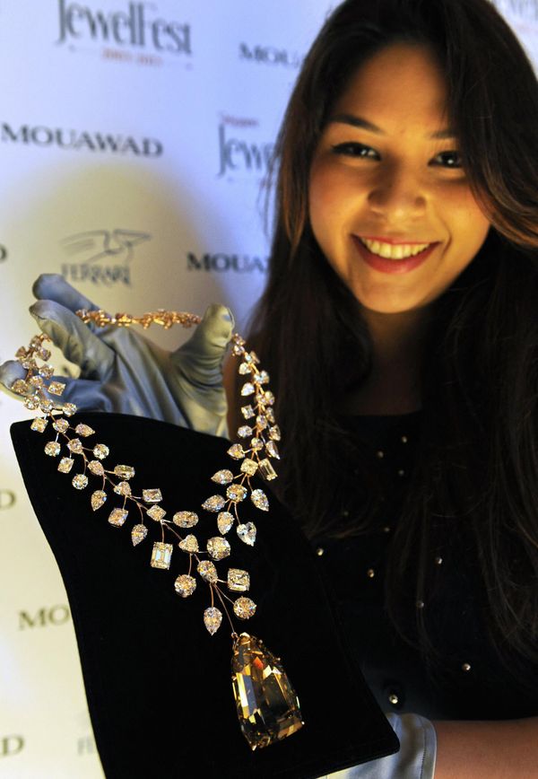 A person who decides to become a jeweler should be prepared to master a wide range of skills, from sketching to casting and forging metal.Above: Jessica Nasr, a staff member of Dubai-based jewelry firm Mouawad holds the 637-carat 'L'incomparable necklace', featuring the world's largest internally flawless diamond called 'The Golden Giant' and valued at $55Mln, at a media event in Singapore on 4 October 2013. A person who decides to become a jeweler should be prepared to master a wide range of skills, from sketching to casting and forging metal.Above: Jessica Nasr, a staff member of Dubai-based jewelry firm Mouawad holds the 637-carat 'L'incomparable necklace', featuring the world's largest internally flawless diamond called 'The Golden Giant' and valued at $55Mln, at a media event in Singapore on 4 October 2013. - Sputnik International