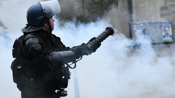 French riot police fire tear gas during protests in Paris - Sputnik International
