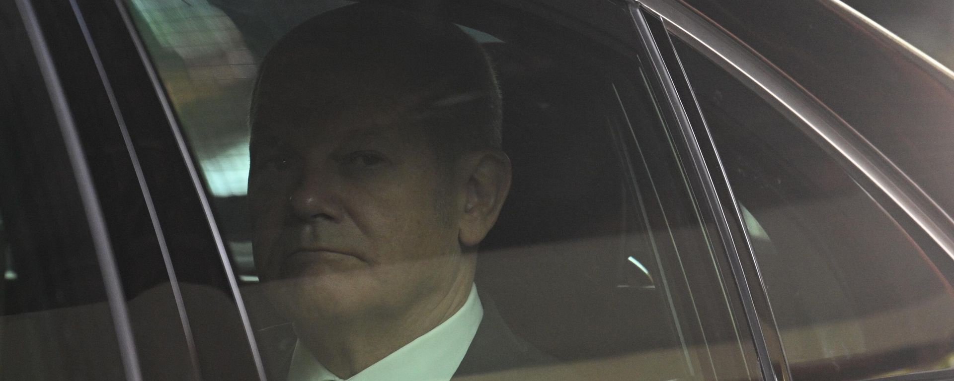 German Chancellor Olaf Scholz sits in a car German Chancellor Olaf Scholz sits in a car - Sputnik International, 1920, 03.01.2024