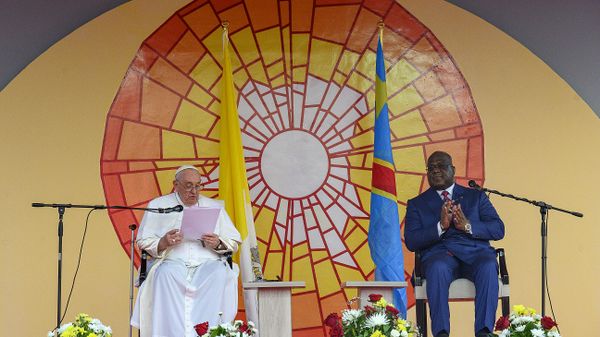 Democratic Republic of the Congo's President Felix-Antoine Tshisekedi Tshilombo (R) applauds as Pope Francis delivers a speech in the garden of the Palace of the Nation during the meeting of the authorities, the civil society and the diplomatic corps in Gombe, Kinshasa on January 31, 2023. - Sputnik International