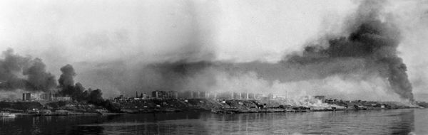 The Nazis' plans, however, ended up being shattered by the resilience and tenacity of the Soviet troops.Photo: The view of the burning city of Stalingrad from the Volga River. - Sputnik International