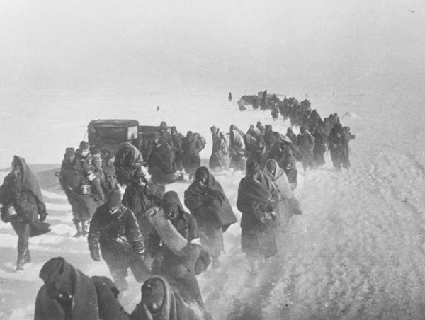 Thousands of Nazi soldiers, including their commander Friedrich Paulus who was recently promoted by Hitler to the rank of field marshal, were taken prisoner by the Soviets.Photo: Nazi German POWs near the city of Stalingrad. - Sputnik International
