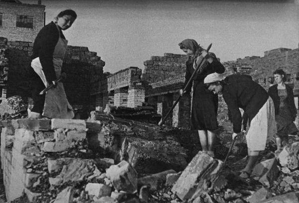 Although much of the city was reduced to rubble, Stalingrad's defenders were able to repel the Nazi onslaught and in doing so, change the course of World War II.Photo: Soviet women help clear the rubble at the ruined houses of the liberated city of Stalingrad. - Sputnik International