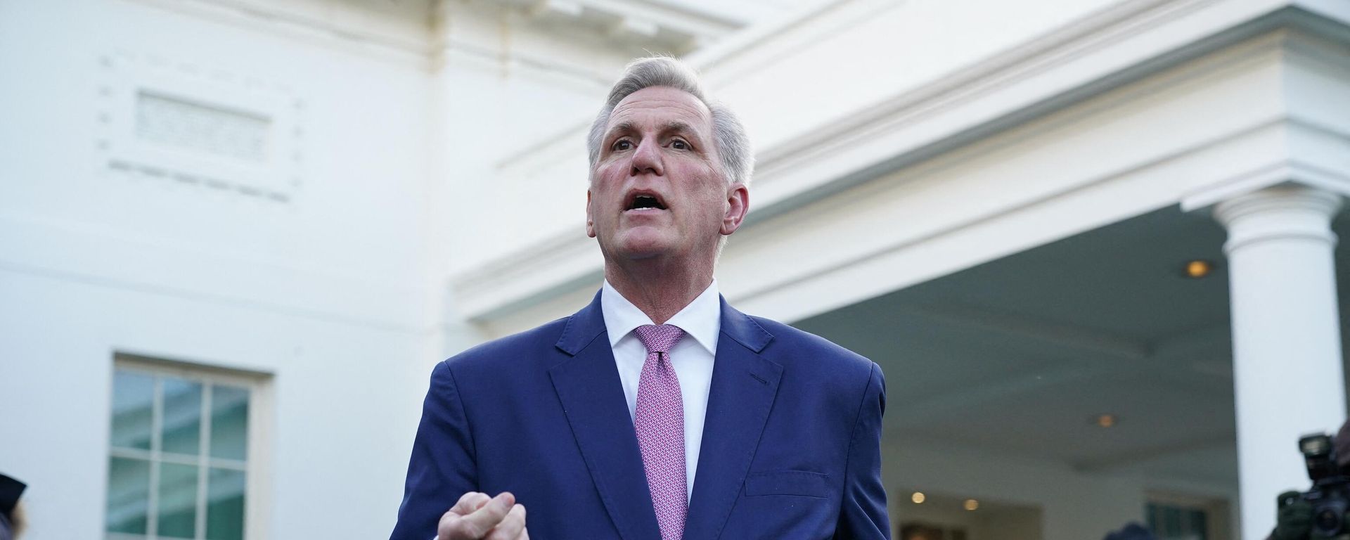 House Speaker Kevin McCarthy speaks outside of the West Wing of the White House following a meeting with US President Joe Biden in Washington, DC on February 1, 2023. House Speaker Kevin McCarthy speaks outside of the West Wing of the White House following a meeting with US President Joe Biden in Washington, DC on February 1, 2023. - Sputnik International, 1920, 06.02.2023
