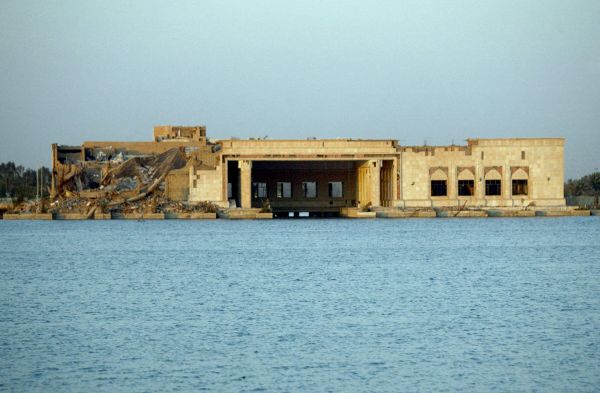A general view taken March 21, 2004, shows Saddam Hussein's former Radwaniya Palace in Baghdad. As protestors marked the first anniversary of the Iraq War, hundreds of US troops made yet another sweep through Al-Jihad neighborhood in southwest Baghdad on the hunt for insurgents. AFP PHOTO/Karim SAHIB (Photo by KARIM SAHIB / AFP) - Sputnik International