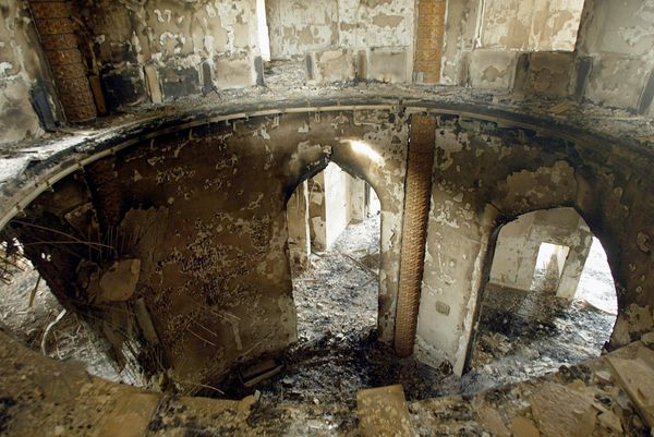 Picture shot April 18, 2003, shows what is left of the main lobby of one of toppled Iraqi leader Saddam Hussein's palaces, in Al Owja, his city of birth, following bombings by the US-led forces. - Sputnik International