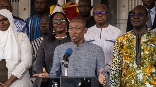 Newly appointed Burkina Faso Prime Minister Apollinaire Kyelem de Tembela (C) speaks to press representatives following the first minister's council after cabinet appointments in Ouagadougou, on October 26, 2022.  - Sputnik International