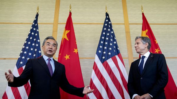 US Secretary of State Antony Blinken (R) and China's Foreign Minister Wang Yi attend a meeting in Nusa Dua on the Indonesian resort island of Bali on July 9, 2022 - Sputnik International