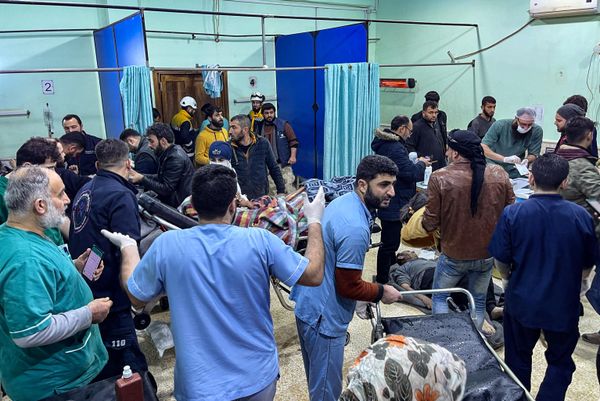 Victims are rushed to the emergency ward of the Bab al-Hawa hospital following an earthquake, in the northern countryside of Syria's Idlib province on the border with Turkey, early on February 6, 2023. (Photo by Aaref WATAD / AFP) - Sputnik International