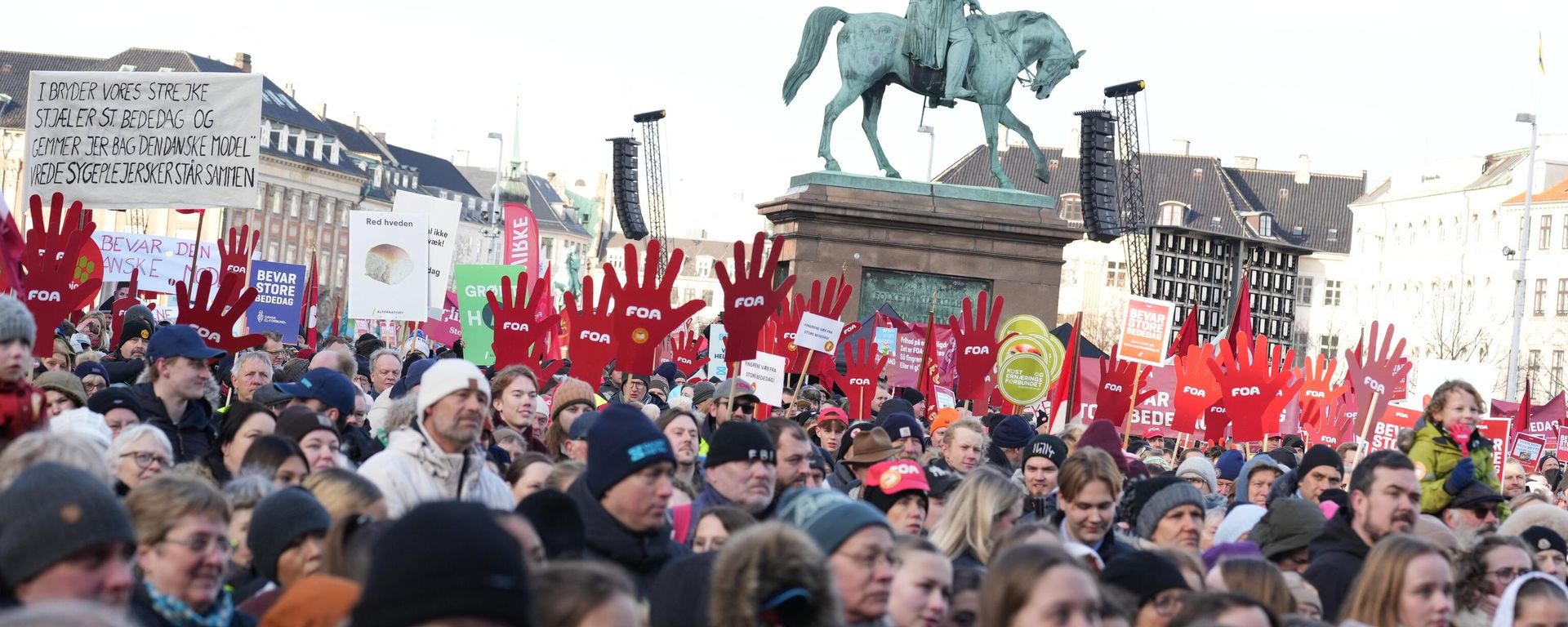 Protesters gather on Christiansborg Square in front of the Danish Parliament in Copenhagen, Denmark, during a demonstration on February 5, 2023 against the abolishment of a public holiday in order to finance the country's defense budget. Protesters gather on Christiansborg Square in front of the Danish Parliament in Copenhagen, Denmark, during a demonstration on February 5, 2023 against the abolishment of a public holiday in order to finance the country's defense budget. - Sputnik International, 1920, 06.02.2023