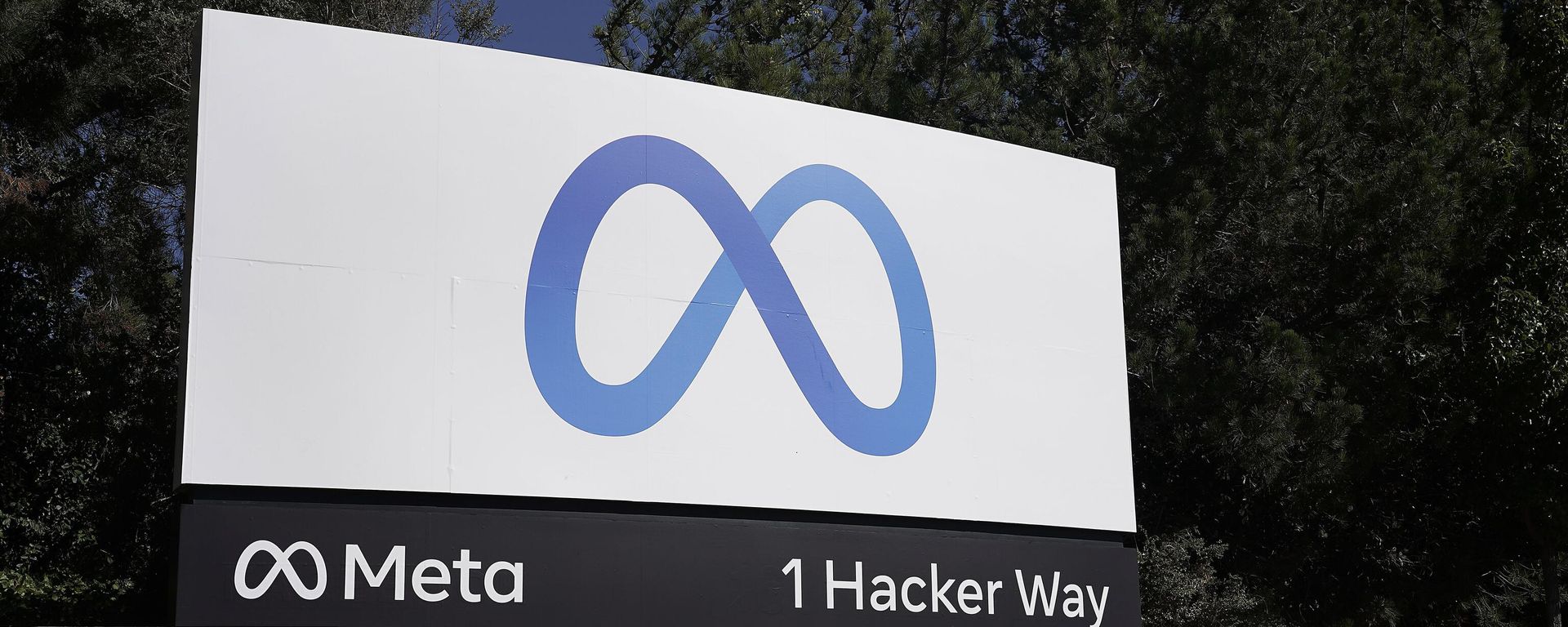 Facebook's Meta logo sign is seen at the company headquarters in Menlo Park, Calif., on Oct. 28, 2021. Facebook's Meta logo sign is seen at the company headquarters in Menlo Park, Calif., on Oct. 28, 2021. - Sputnik International, 1920, 06.02.2023