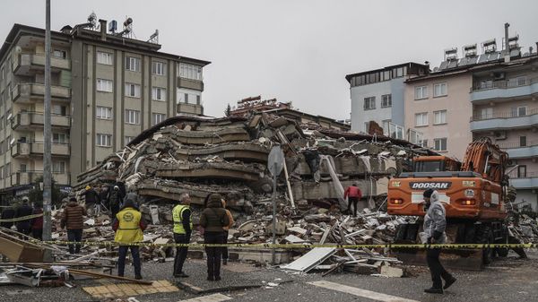 Emergency teams search for people in the rubble of a destroyed building in Gaziantep, Turkey, Monday, Feb. 6, 2023. A powerful quake has knocked down multiple buildings in southeast Turkey and Syria and many casualties are feared. - Sputnik International