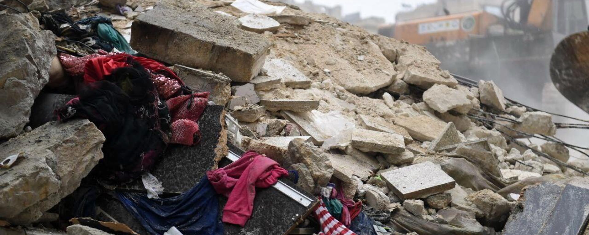 Personal belongings of the residents of the house destroyed by the earthquake in Aleppo, Syria - Sputnik International, 1920, 09.02.2023