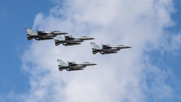 General Dynamics F-16 Fighting Falcon military aircraft - Sputnik International