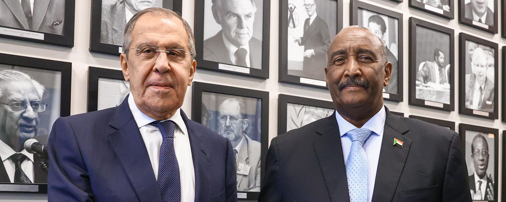 Russian Foreign Minister Sergey Lavrov (left) and Chairman of the Sovereign Council of the Republic of Sudan Abdelfattah Burhan at a meeting at the 77th session of the UN General Assembly in New York. Russian Foreign Minister Sergey Lavrov (left) and Chairman of the Sovereign Council of the Republic of Sudan Abdelfattah Burhan at a meeting at the 77th session of the UN General Assembly in New York. - Sputnik International, 1920, 09.02.2023