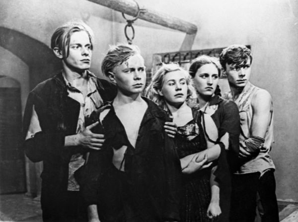 A still from the film "The Young Guard", filmed at the Gorky Moscow Film Studio (now the Gorky Central Film Studio for Children and Youth Films). Reproduction, 1948. In total, the covert organization consisted of 47 boys and 24 girls.  - Sputnik International