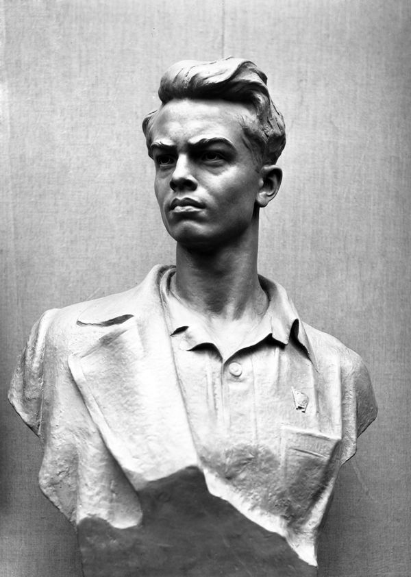 Oleg Koshevoy was one of the masterminds of the organization, probably its commissar, however historians are not sure.Above: Sculptural portrait of the Hero of the Soviet Union Oleg Koshevoy by sculptors Vera Mukhina, Vasily Agibalov and Vasily Fedchenko. All-Union Art Exhibition. - Sputnik International