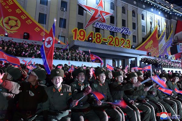 The colorful parade created quite a spectacle at night. - Sputnik International
