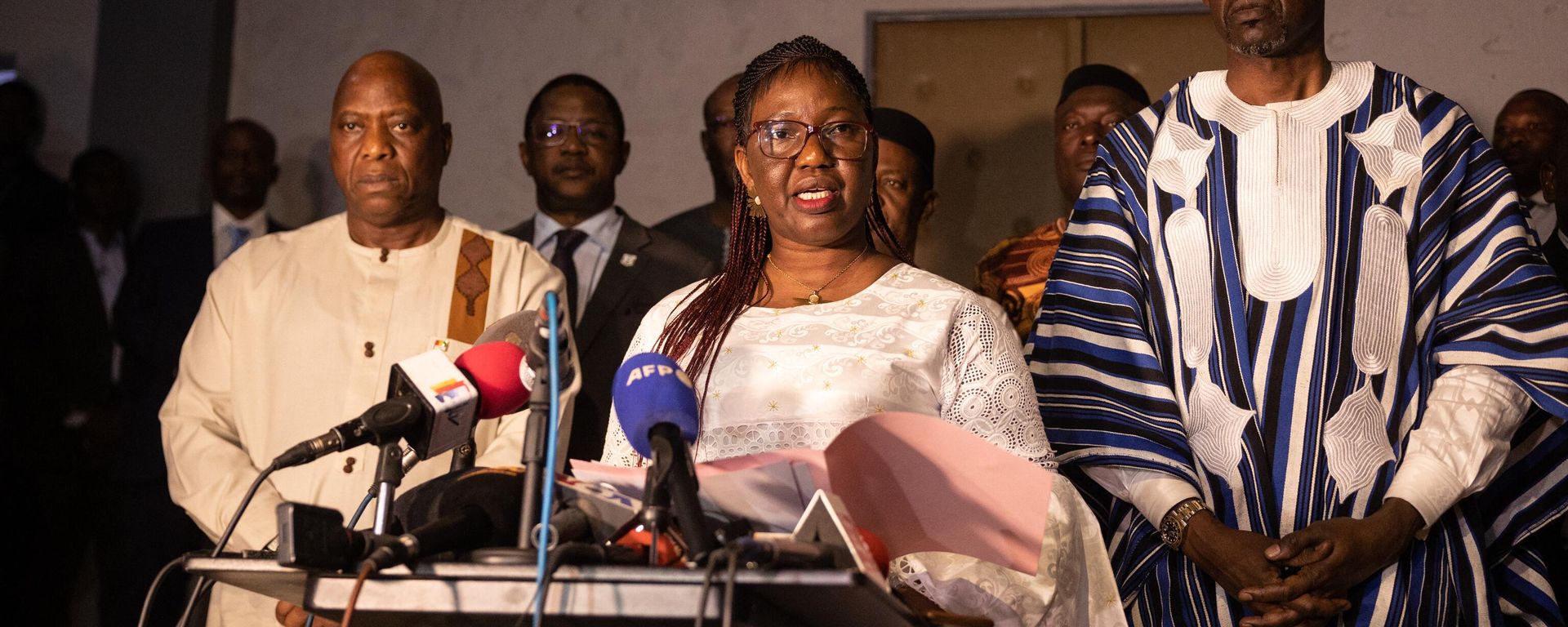 Olivia Rouamba (C), minister of foreign affairs of Burkina Faso, speaks during a joint press conference with her counterparts Morissanda Kouyate (L) and Abdoulaye Diop (R) from Guinea and Mali, respectively, in Ouagadougou, on February 9, 2023. - Sputnik International, 1920, 10.02.2023